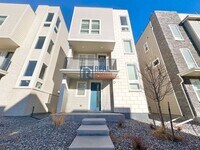 Building Photo - 21005 E Quincy Dr