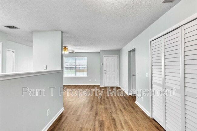 Building Photo - 215 Laurelwood Dr