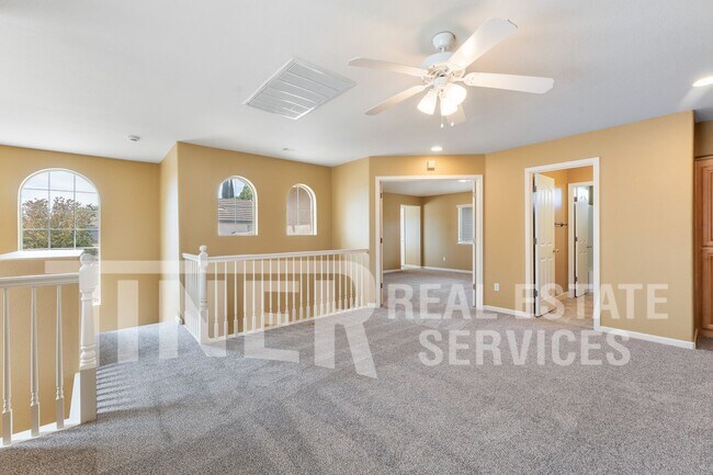 Building Photo - 35 Sabre Ct