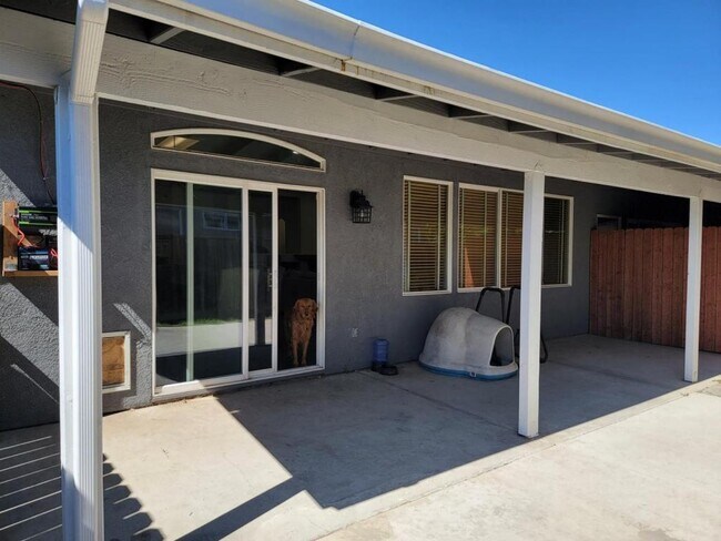 Building Photo - 692 W Springer Dr