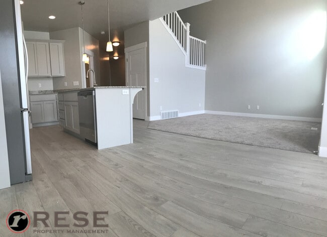 Building Photo - Beautiful Edge Townhome in Bluffdale
