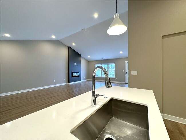 Building Photo - 593 Championship Dr