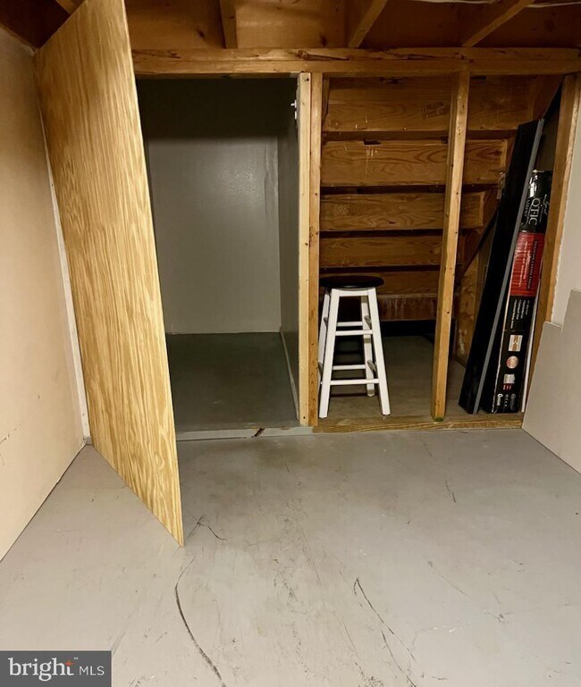 Building Photo - 7826 Mt Woodley Pl