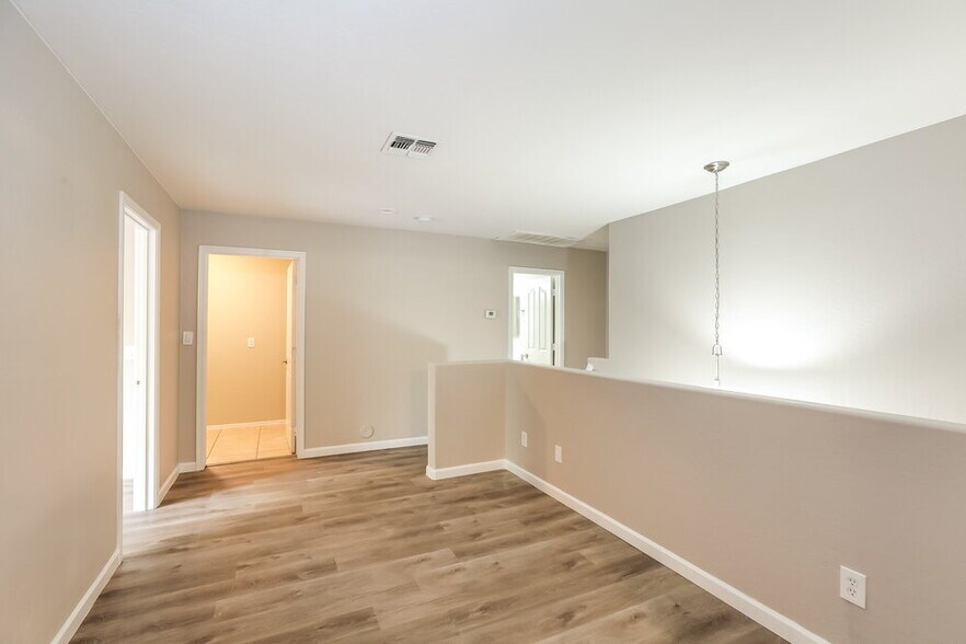 Building Photo - 1341 E Dunbar Dr