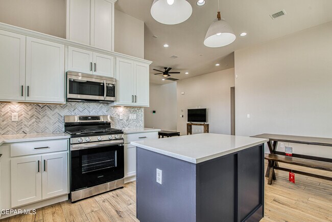 Building Photo - 805 Mormon Tea Dr