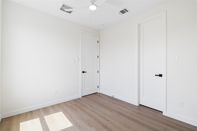 Building Photo - 8022 Colonial Ln