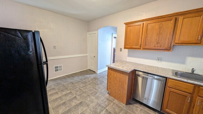 Building Photo - 5042 Mardel Ave