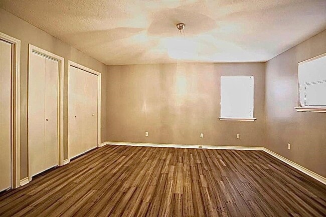 Building Photo - 16 Golf Vw Mnr