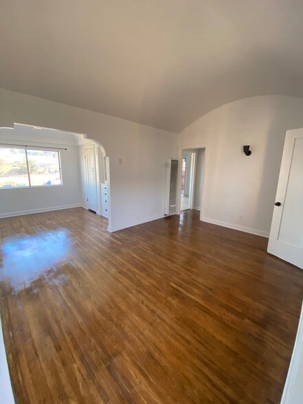 Building Photo - 1134 N Evergreen Ave