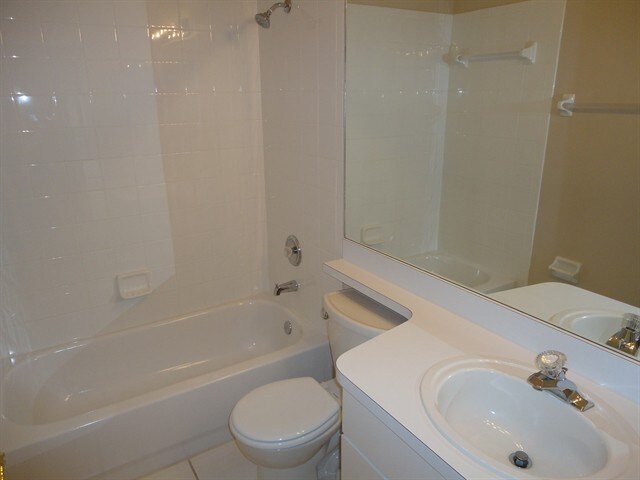 Building Photo - 4004 Water Park Ct