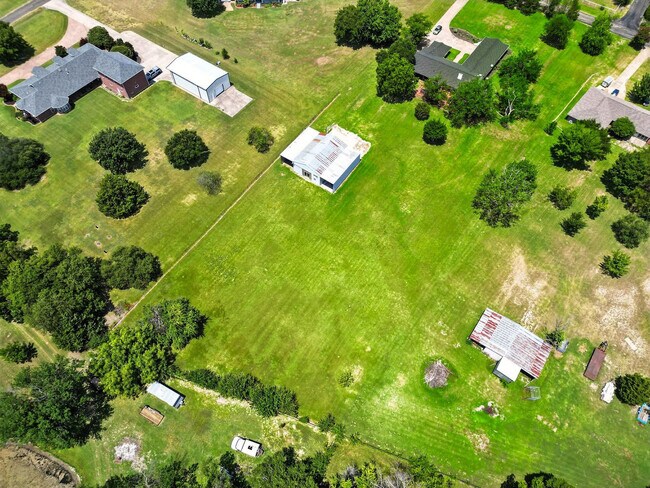 Building Photo - 2368 County Road 852-SI ID1055509P