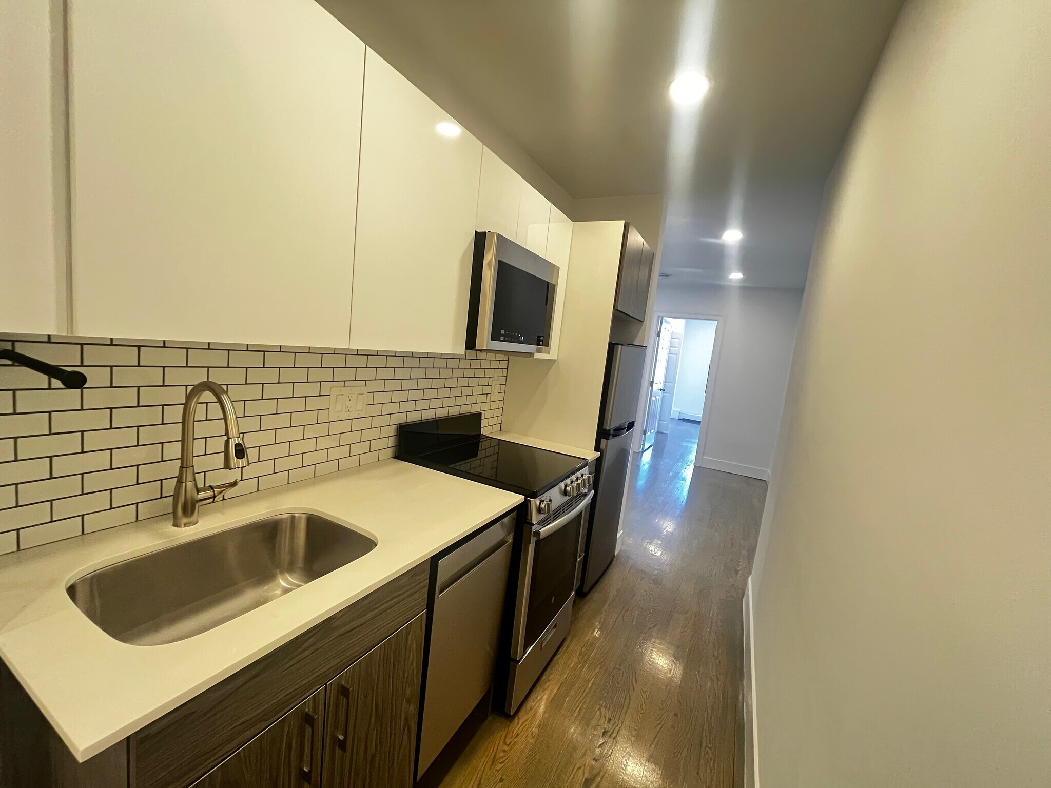 Building Photo - 40 Joy St