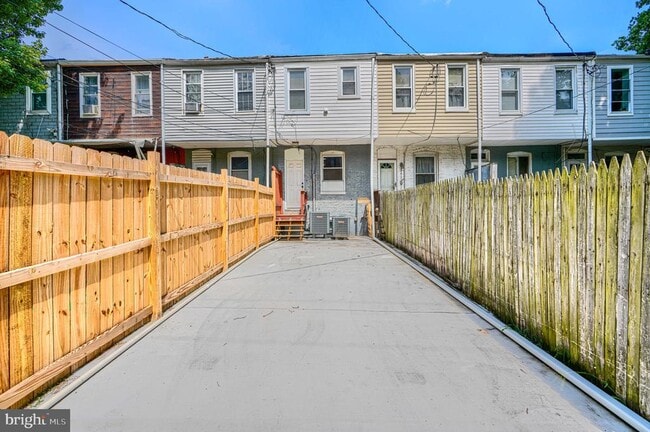 Building Photo - 616 S Lehigh St