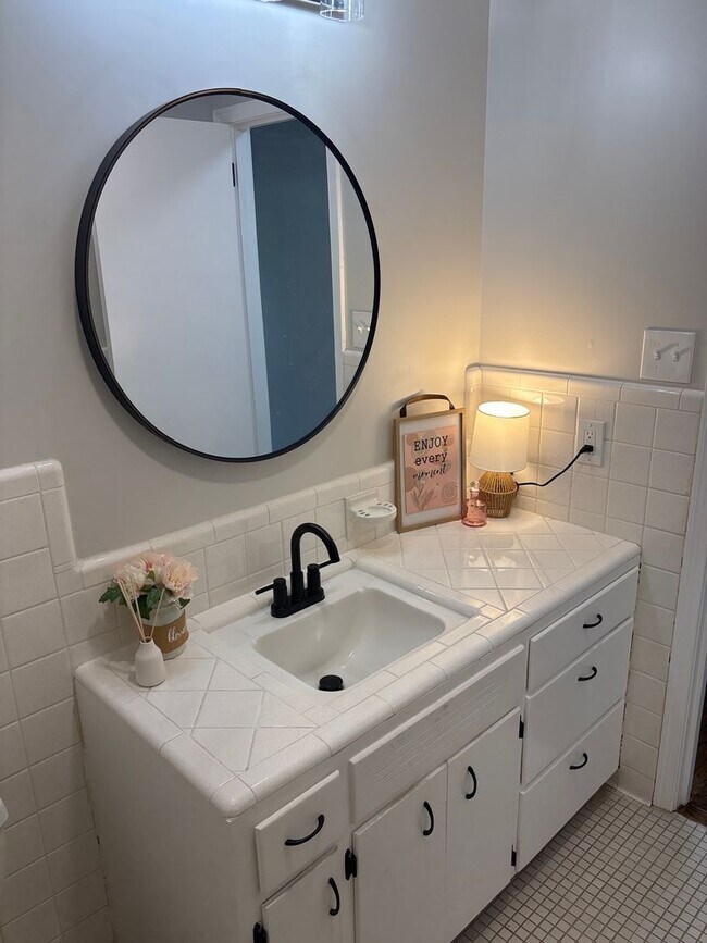 Building Photo - 3321 Ridgefield Dr