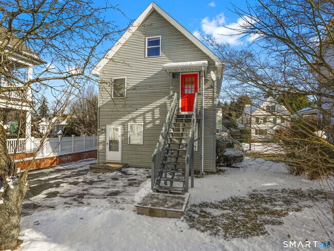 Building Photo - 28 Orchard Pl