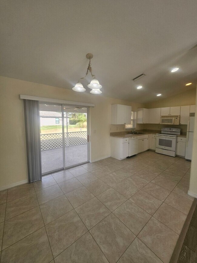 Building Photo - 7450 Blutter Rd