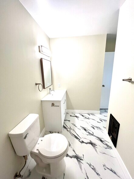 bathroom - 109 Piccadilly Pl