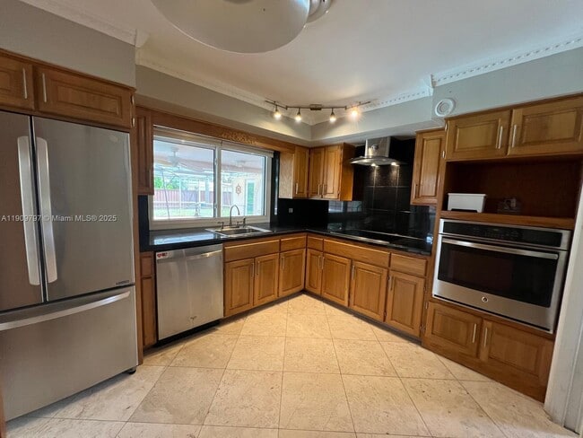 Building Photo - 2001 N 41st Ave