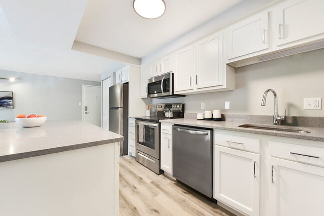 Building Photo - Oakwood Park Apartments