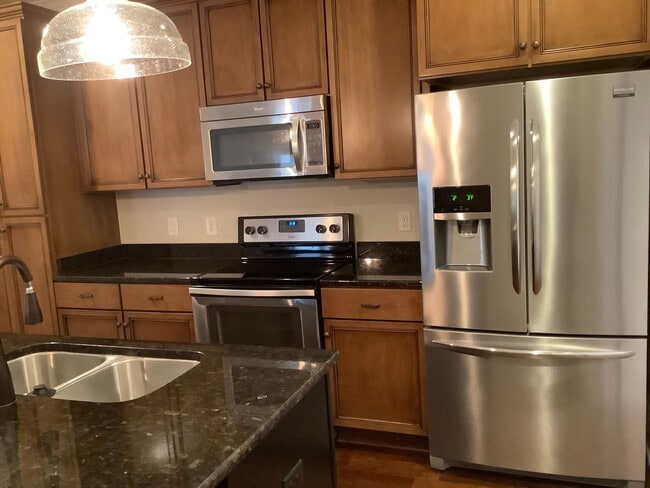 Building Photo - Newly Renovated! Music Row Gated Condo