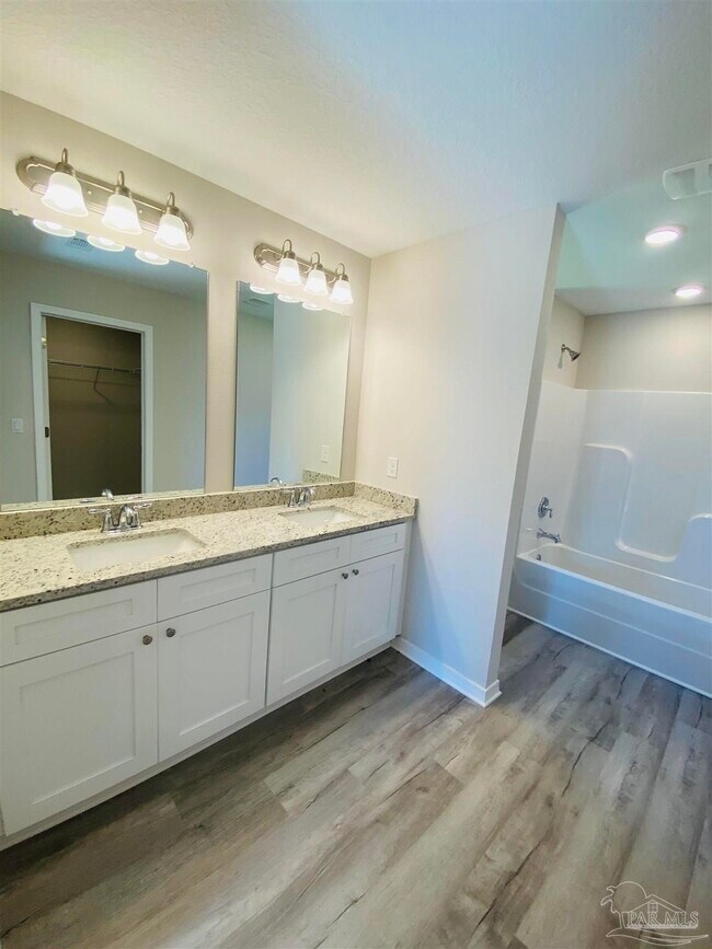 Building Photo - 2884 N 24th Ave