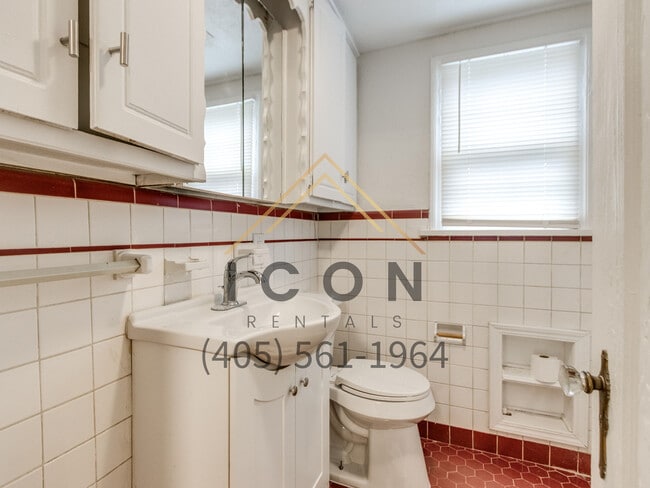 Building Photo - 216 NW 36th St