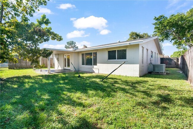 Building Photo - 8172 NW 67th Ave