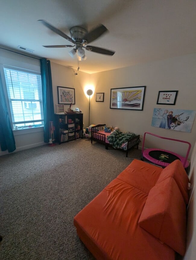 Building Photo - Spacious Four Bedroom Available July 3