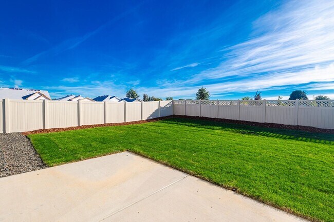 Building Photo - BRAND NEW 4 Bed 2.5 Bath Home