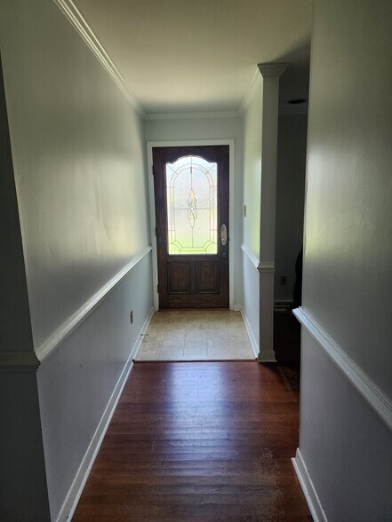 Building Photo - 8176 Surrey Ct