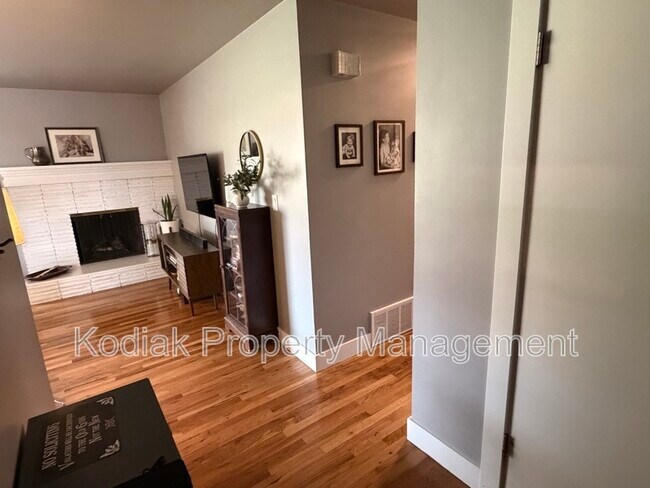 Building Photo - 4242 Orchard Ave