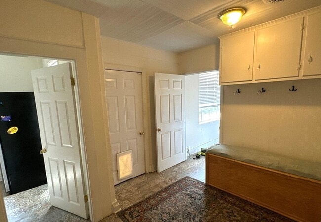 Building Photo - Beautiful 4 Bedroom Home Available