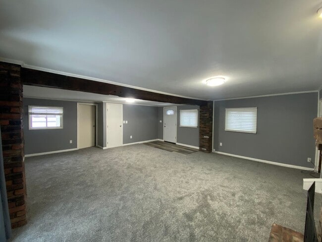 Building Photo - Beautiful 4-Bed, 2 Bathroom North Olmsted OH