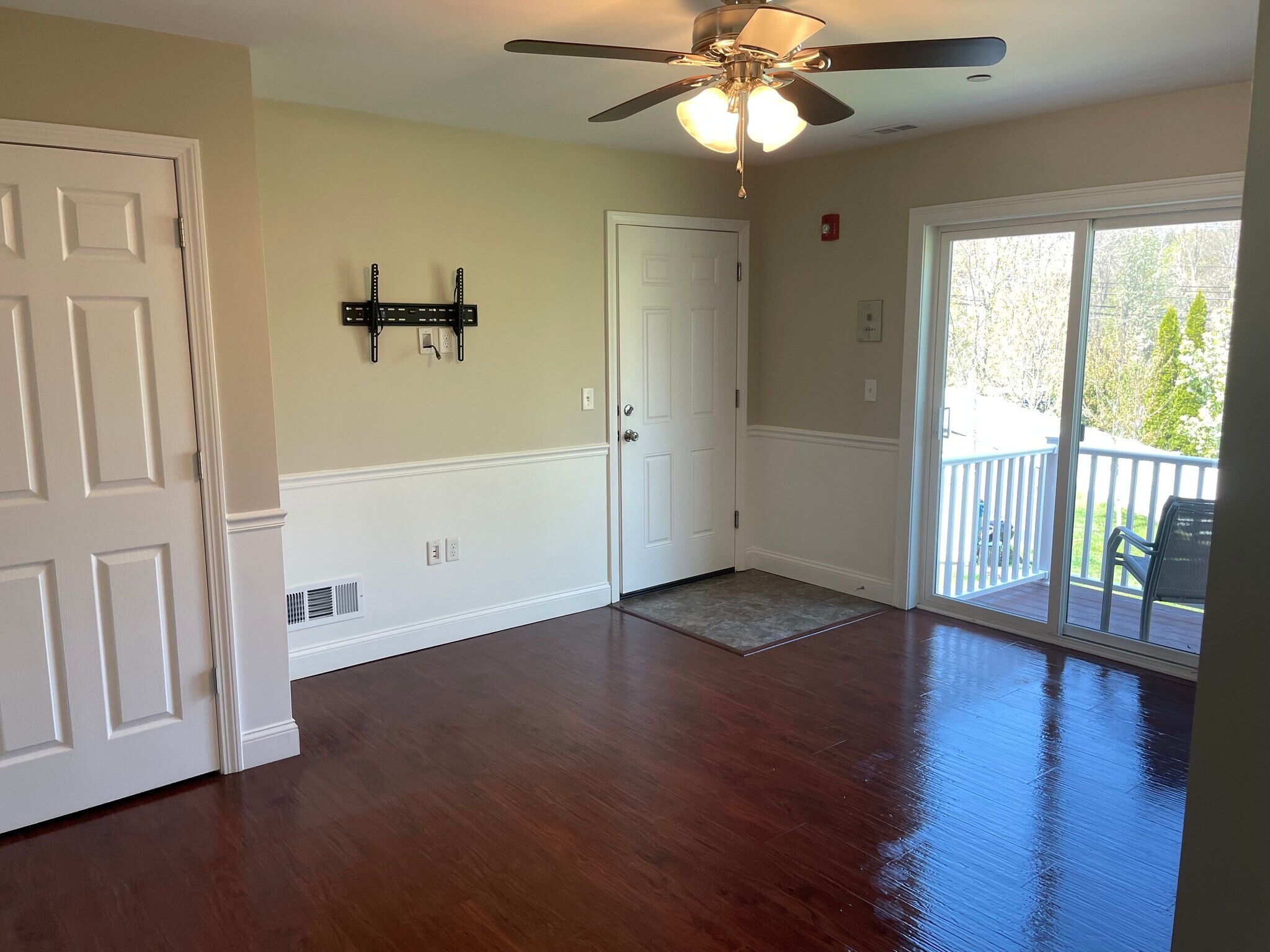 12x15 Livingroom - 75 North Road