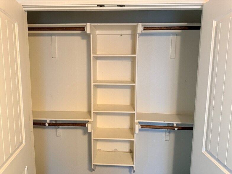 Building Photo - 7212 Barksdale Ln