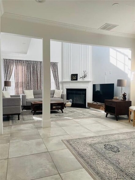 Building Photo - 89 Regency Rd