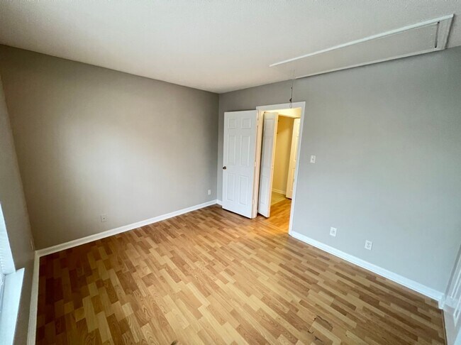 Building Photo - Fantastic 2 bedroom Durham House