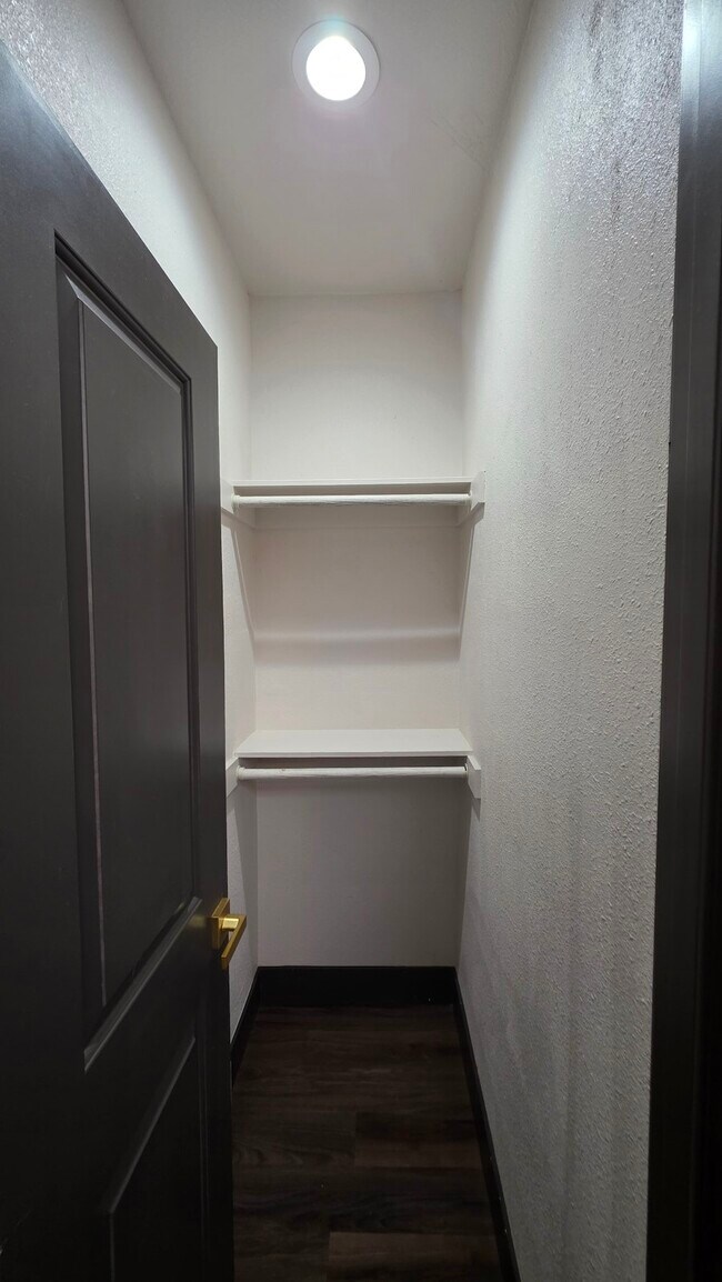 Building Photo - 345 N Van Ness Ave