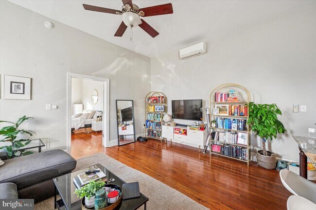 Building Photo - 265 S 22nd St