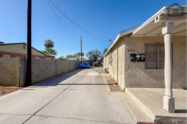 Building Photo - 903