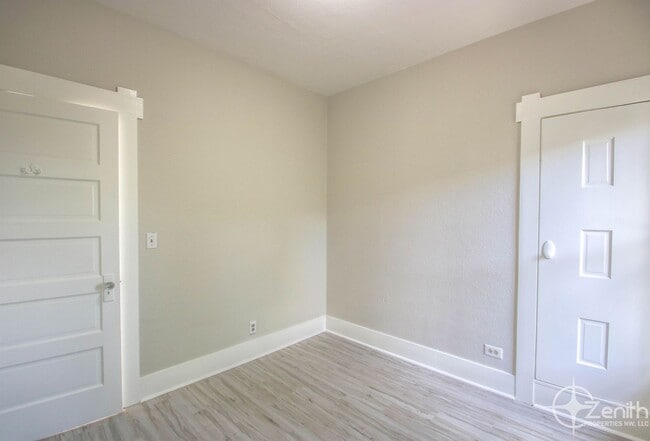 Building Photo - 315 W 27th St