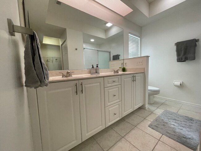 Building Photo - 5708 Greenwood Cir