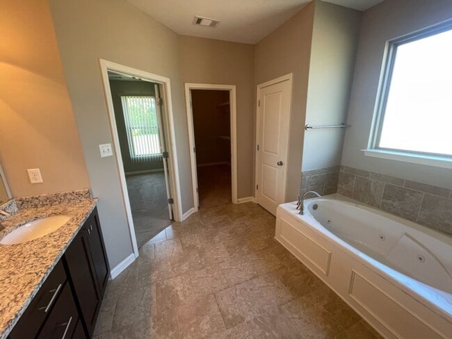 Building Photo - Centerhill Schools, beautiful corner lot w...