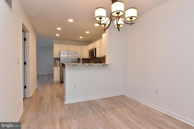 Building Photo - 117 Lakeside Dr