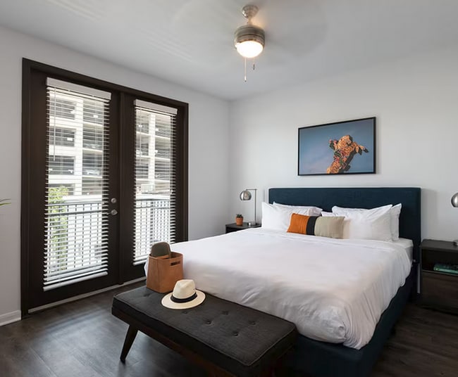 Building Photo - 300 W 3rd St