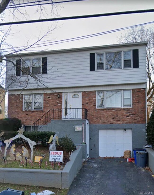 Building Photo - 166 Hillcrest Rd