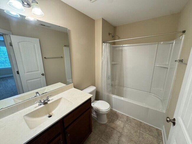 Building Photo - Spacious Durham Townhome Minutes from RTP ...