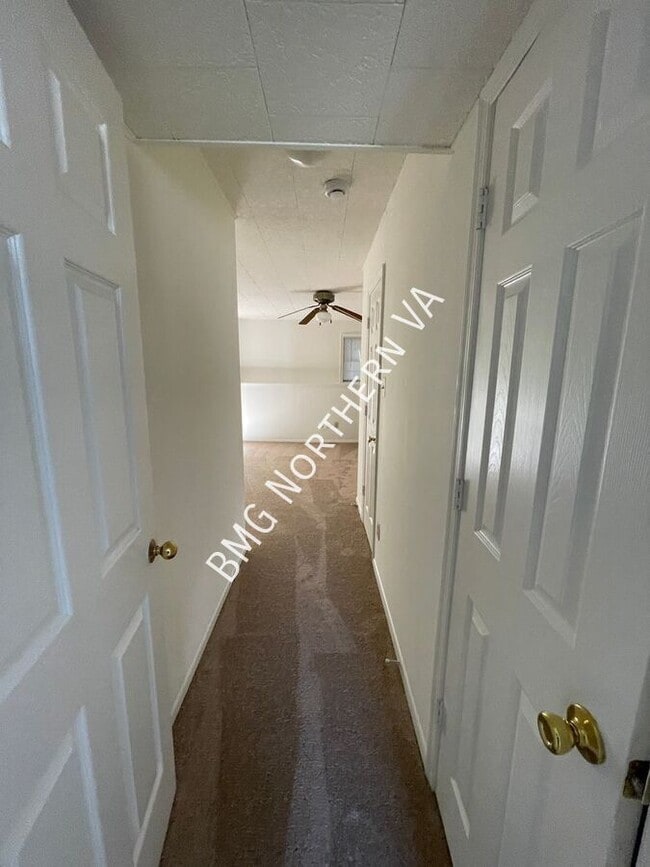 Building Photo - 865 Tall Oaks Square