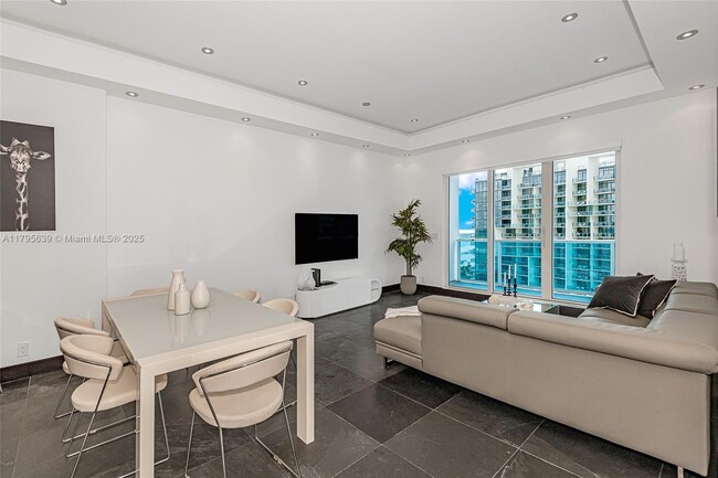 Building Photo - 2301 Collins Ave