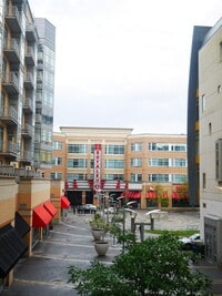 Building Photo - 1 Bedroom Luxury Condominium located in Hy...